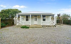 Pendreigh Cottage - Martinborough Holiday Home